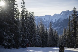 Grâce à d'importantes chutes de neige, les Remontées mécaniques ont tiré un très bon premier bilan de la saison hivernale (archives). KEYSTONE/GIAN EHRENZELLER